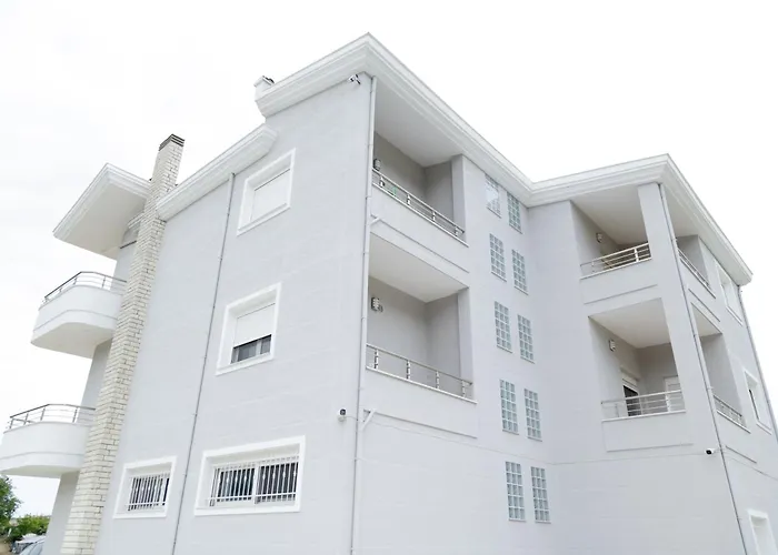 Lalzit Hills 아파트